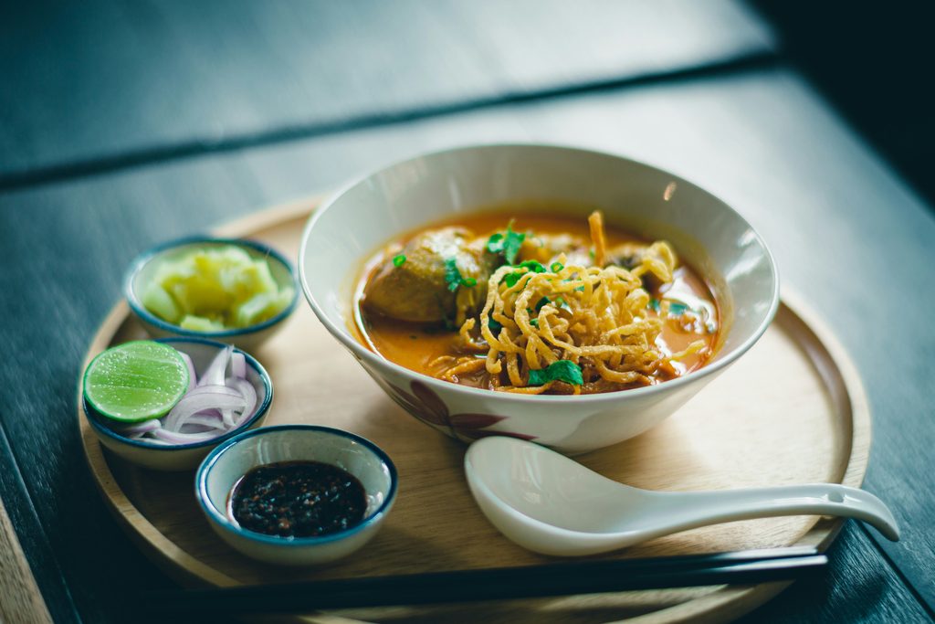 使い分けで悩んだときは、タイ料理の例文を思い出すといいかもしれません