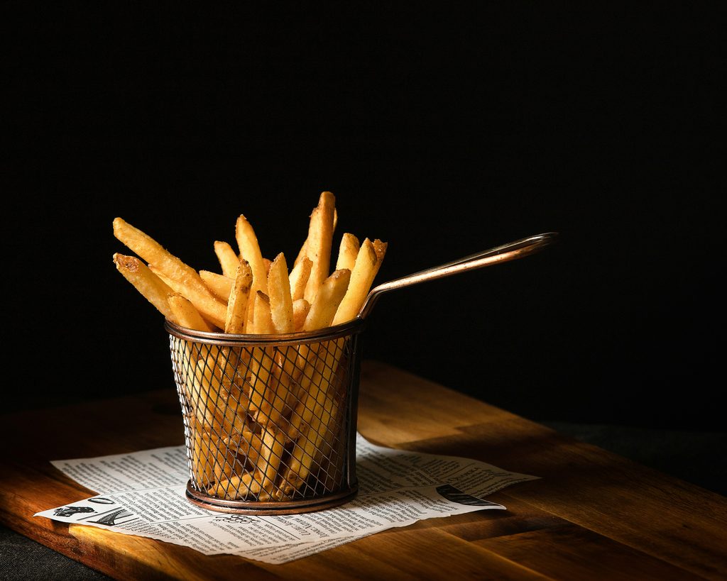 フライドポテトは、アメリカではFrench fries、イギリスではChipsになります
