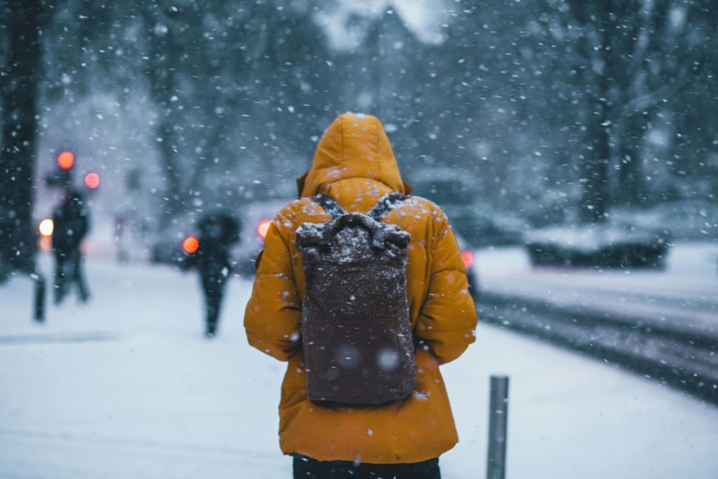 「寒気がする」ときはchillかchillyを使うと良いです